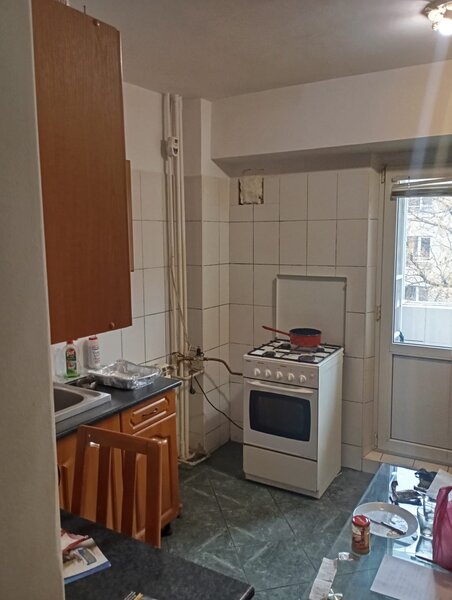 13 Septembrie Panduri, bloc mixt 1992, metrou Academia Militara