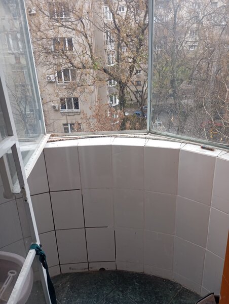 13 Septembrie Panduri, bloc mixt 1992, metrou Academia Militara